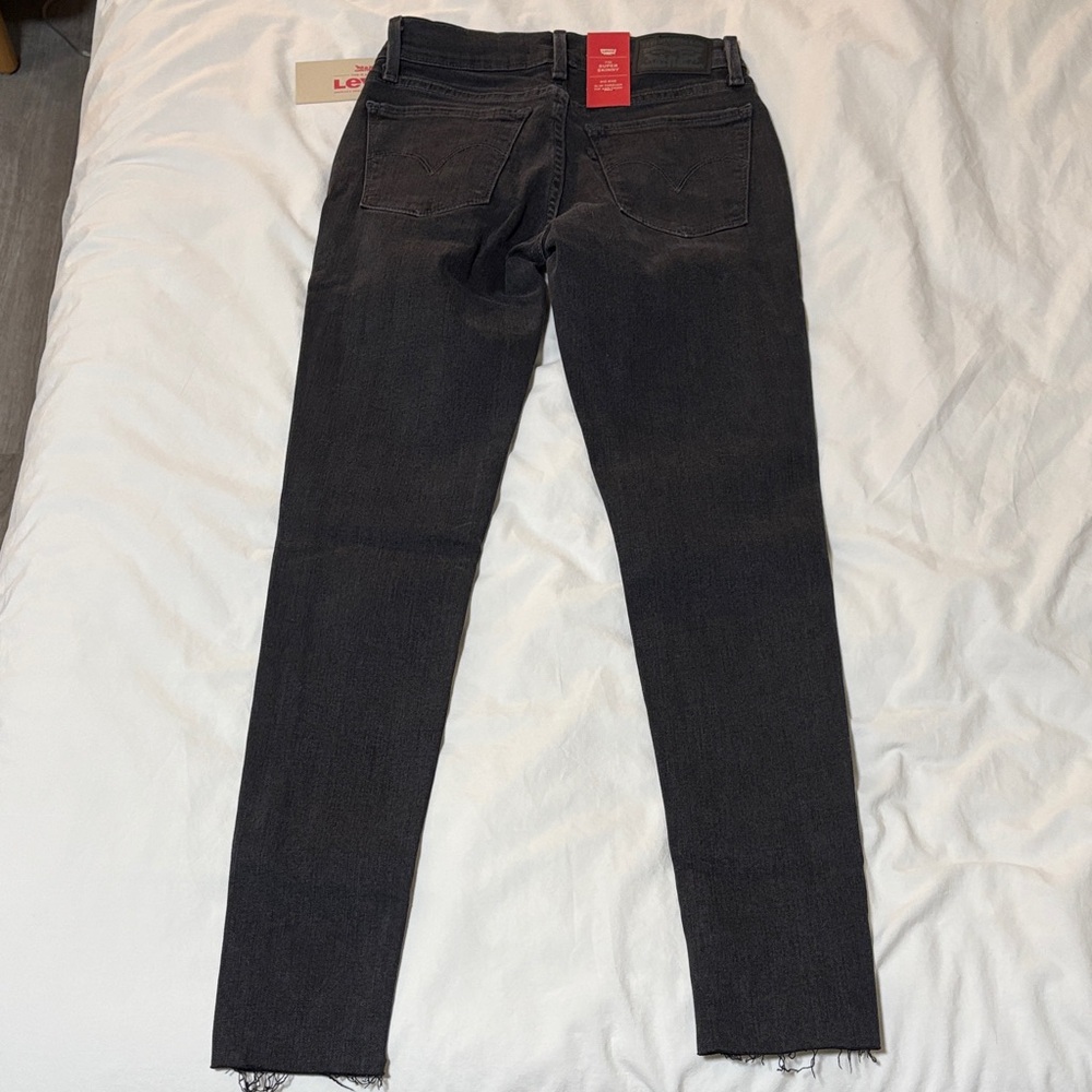 NEW Levi's Women's 710 Super Skinny Size 25